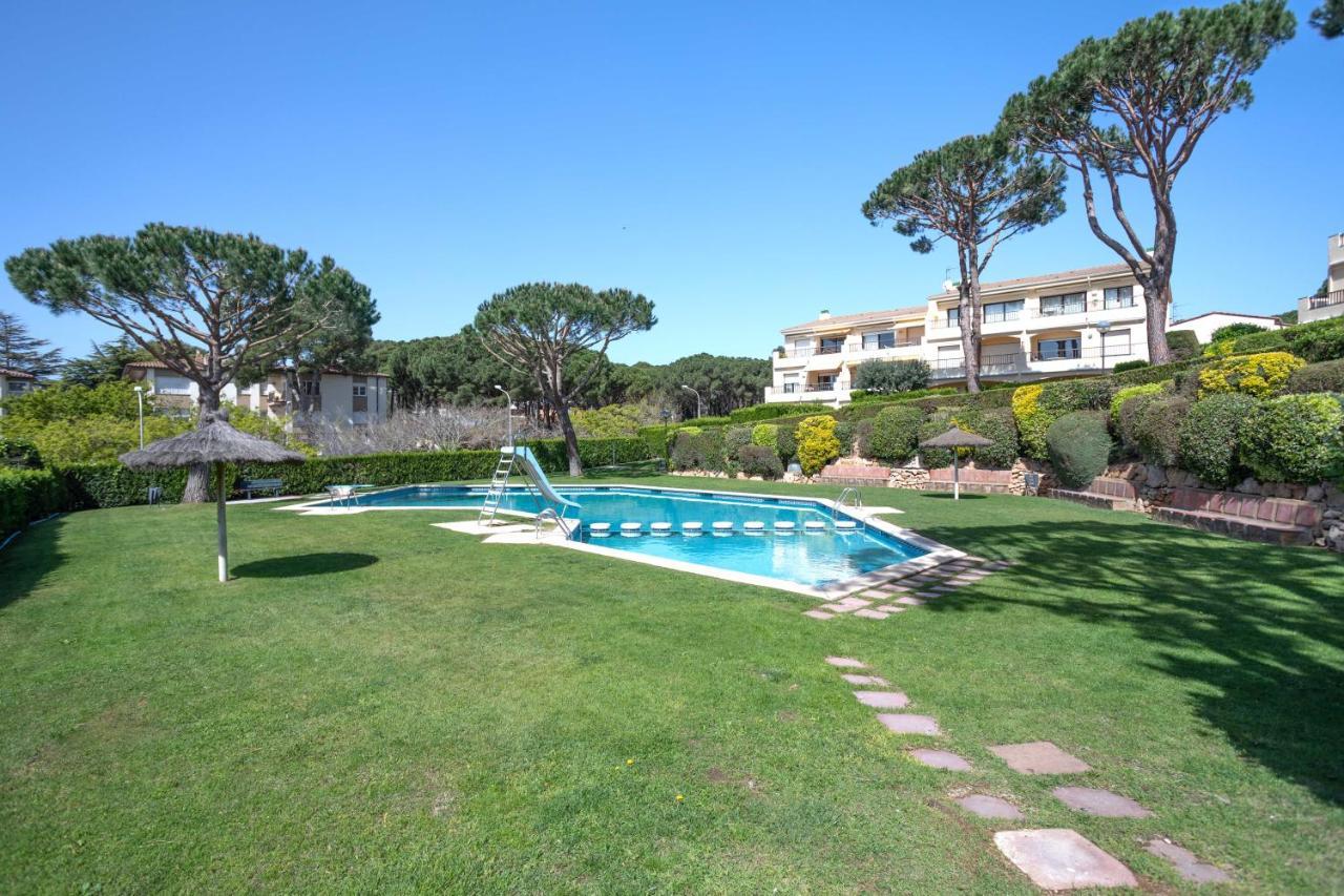 Bonita casa adosada con jardín privado y piscina comunitaria Calella De Palafrugell Exterior foto
