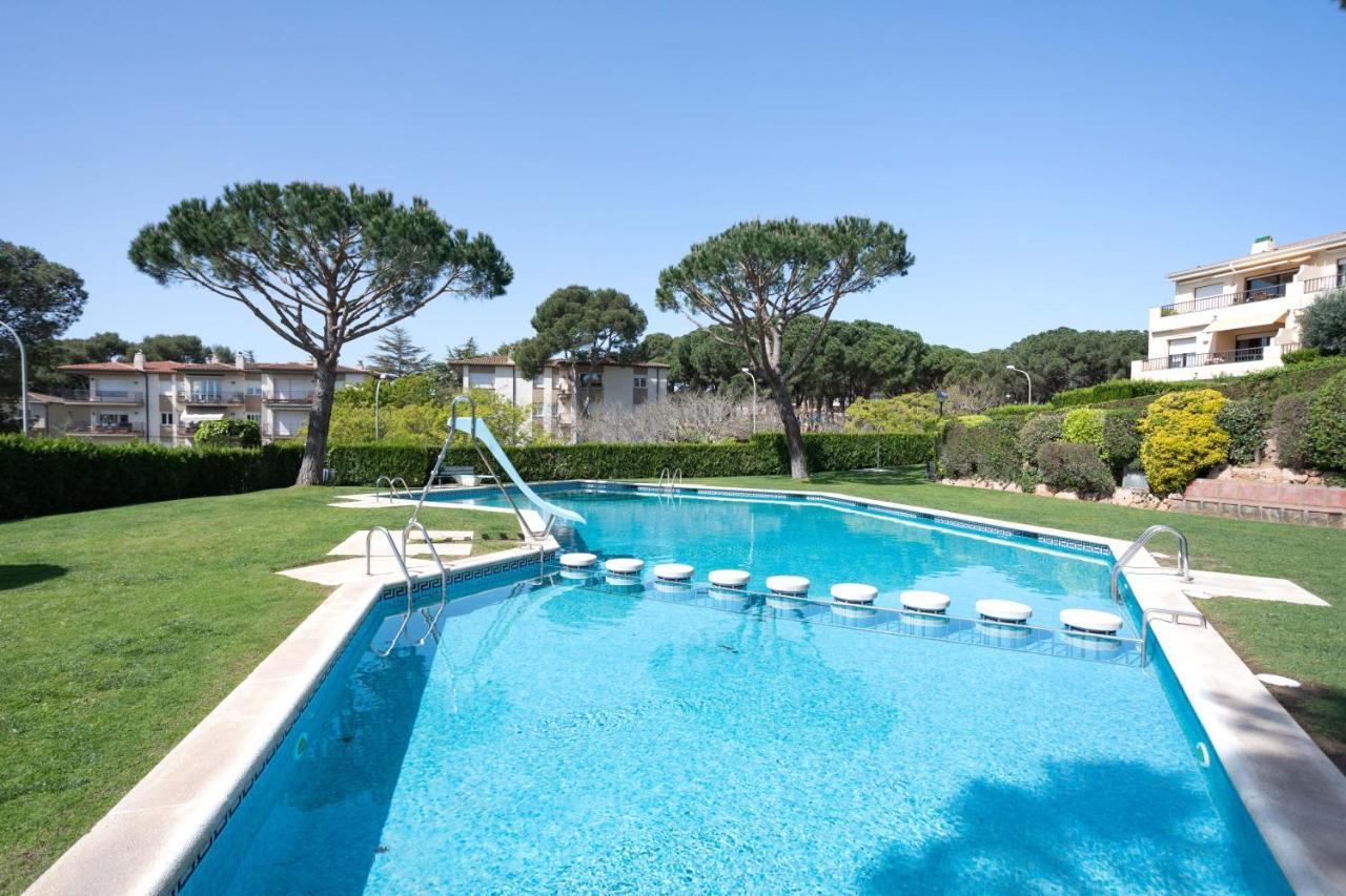 Bonita casa adosada con jardín privado y piscina comunitaria Calella De Palafrugell Exterior foto