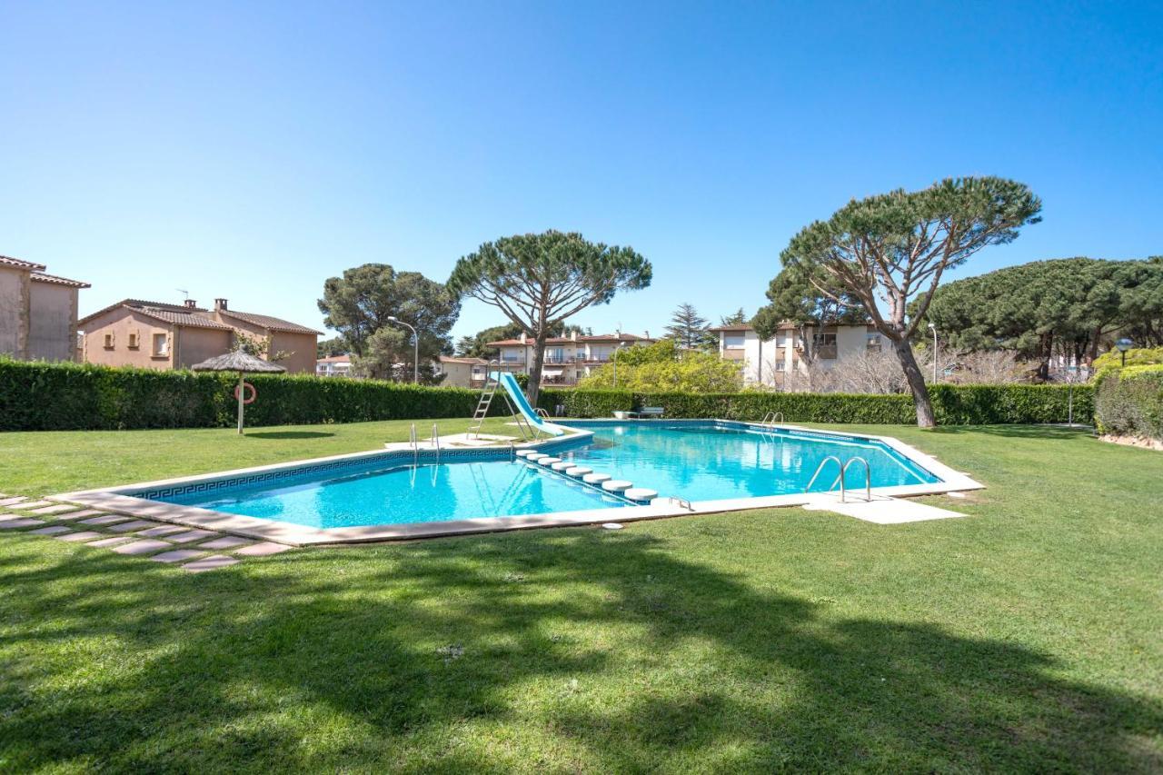 Bonita casa adosada con jardín privado y piscina comunitaria Calella De Palafrugell Exterior foto