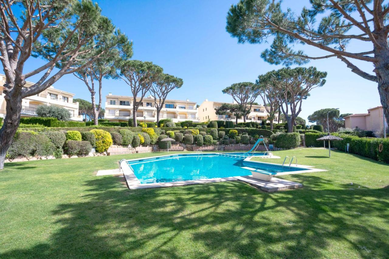 Bonita casa adosada con jardín privado y piscina comunitaria Calella De Palafrugell Exterior foto