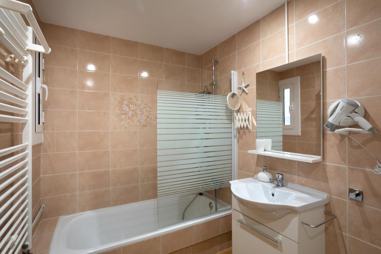 Bonita casa adosada con jardín privado y piscina comunitaria Calella De Palafrugell Exterior foto